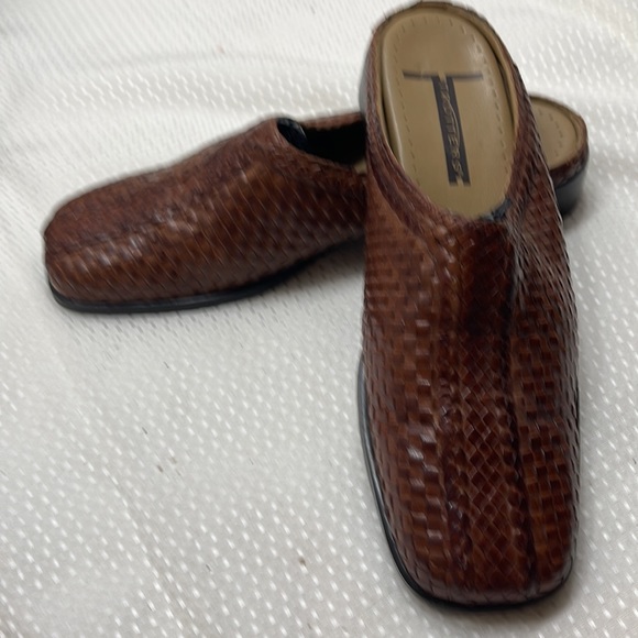 Trotter’s Brown Woven Leather Mule 8.5 Made In Brazil (2) - Picture 7 of 9